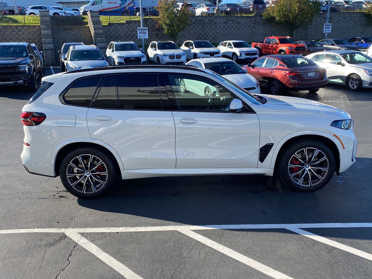 Used 2025 BMW X5 xDrive40i w/ M Sport Package AWD/4WD image 2