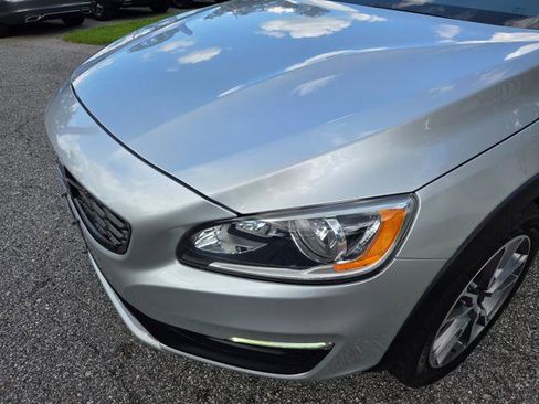 Used 2018 Volvo V60 T5 Cross Country image 11
