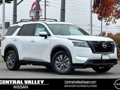 New 2025 Nissan Pathfinder SV w/ SV Premium Package