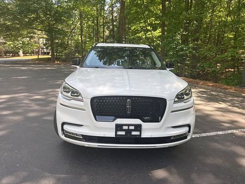 Used 2023 Lincoln Aviator Reserve w/ Equipment Group 201A AWD/4WD image 2