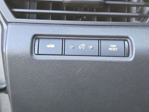 Used 2024 Nissan Altima 2.5 SV FWD image 26
