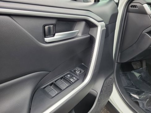 Used 2025 Toyota RAV4 XLE w/ Convenience Package image 18