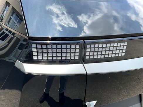 Used 2024 Hyundai Ioniq 5 SE RWD image 23