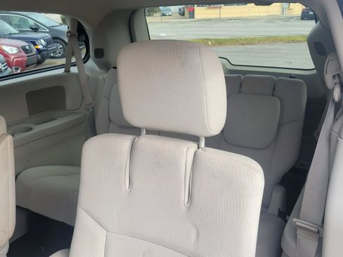 Used 2015 Dodge Grand Caravan SXT w/ UConnect Hands-Free Group image 18