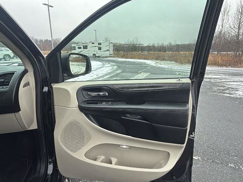 Used 2015 Dodge Grand Caravan American Value Package w/ UConnect Hands-Free Group image 18
