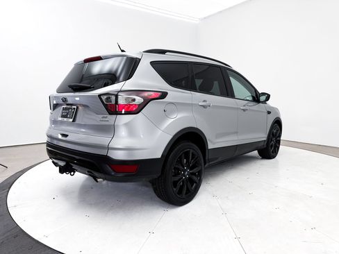 Used 2018 Ford Escape SE w/ SE Sport Appearance Package FWD image 12