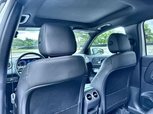 Used 2025 Mercedes-Benz GLB 250 image 23