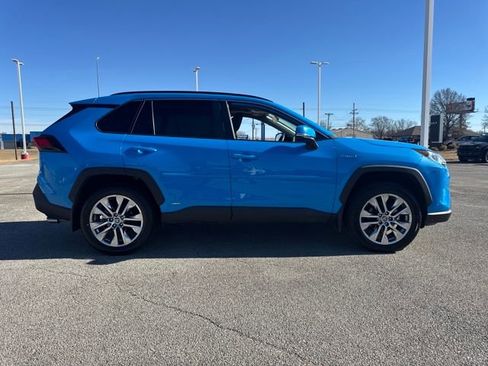 Used 2021 Toyota RAV4 XLE image 9