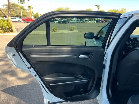 Used 2022 Chrysler 300 Touring image 23