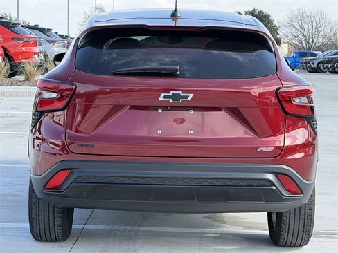 Certified 2024 Chevrolet Trax RS w/ Driver Confidence Package image 5