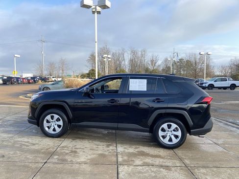 Used 2024 Toyota RAV4 LE image 6