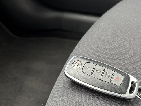 Used 2025 Nissan Sentra SV FWD image 21