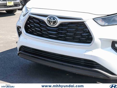 Used 2023 Toyota Highlander XLE FWD image 8
