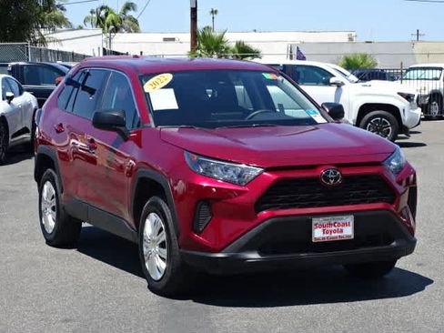 Used 2022 Toyota RAV4 LE FWD image 2