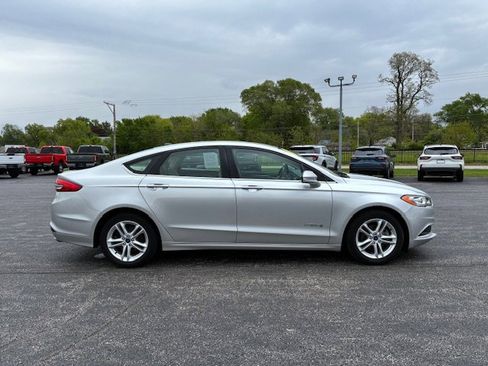 Used 2018 Ford Fusion SE FWD image 6