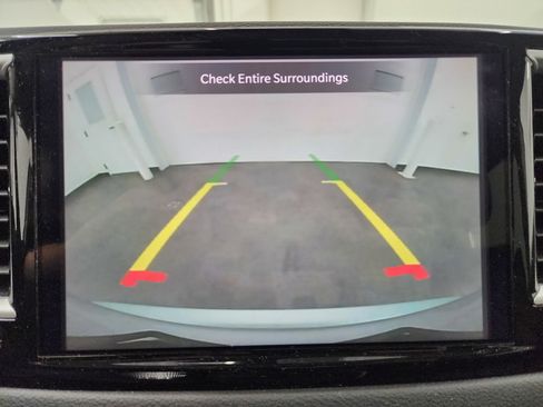 Used 2024 Chrysler Pacifica Touring-L image 15