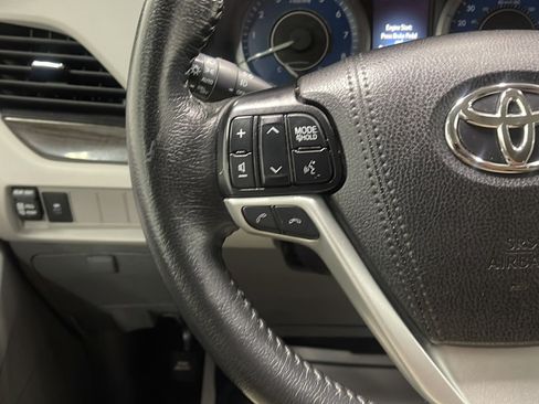 Used 2020 Toyota Sienna XLE FWD image 6