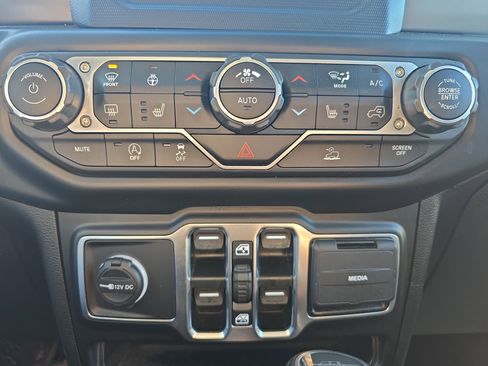 Used 2021 Jeep Gladiator Sport image 29