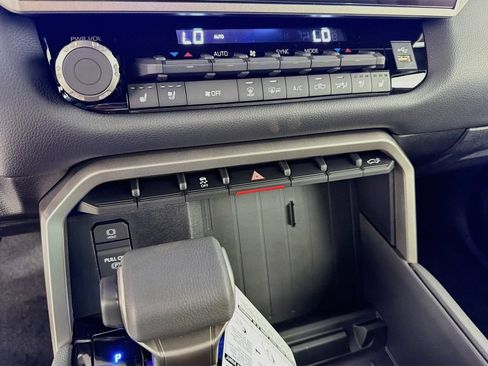 New 2026 Toyota Tundra Limited AWD/4WD image 19