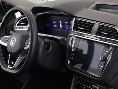 Used 2023 Volkswagen Tiguan SE AWD/4WD image 20