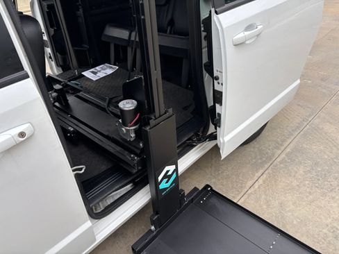 Used 2019 Dodge Grand Caravan GT FWD image 35