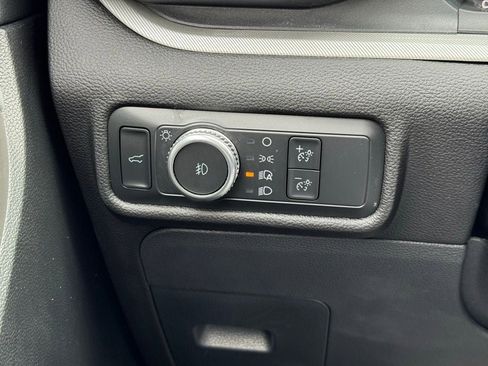 Certified 2022 Ford Explorer XLT w/ Equipment Group 202A image 33