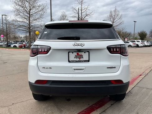 Used 2025 Jeep Compass Latitude image 7