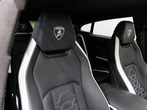 Used 2025 Lamborghini Urus SE image 22