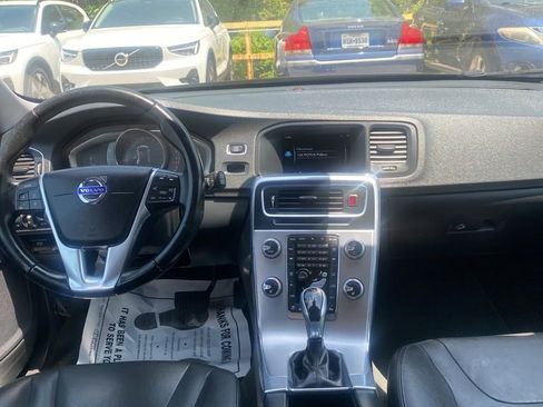 Used 2017 Volvo V60 T5 Premier w/ Convenience Package FWD image 5