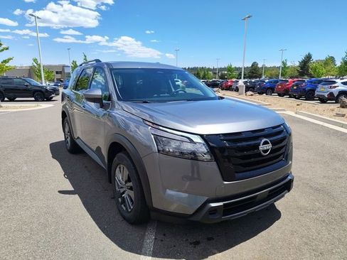 Used 2025 Nissan Pathfinder SV w/ Black Appearance Package AWD/4WD image 1