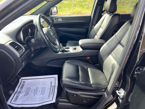 Used 2022 Jeep Grand Cherokee Limited image 12