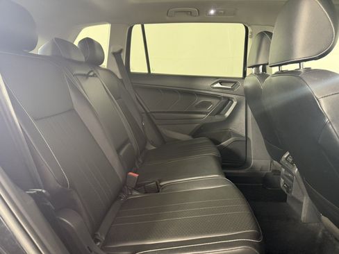 Used 2022 Volkswagen Tiguan SE AWD/4WD image 14