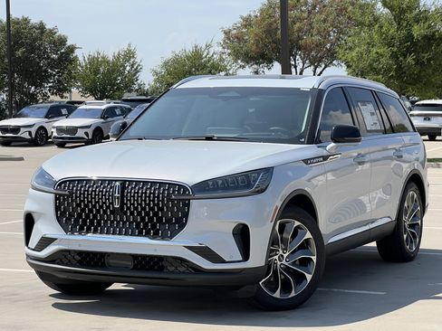 New 2025 Lincoln Aviator Reserve w/ Luxury Package image 2