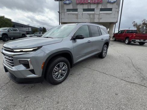 Used 2026 Chevrolet Traverse LT image 4