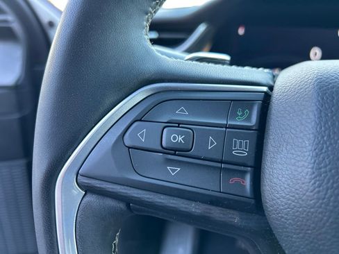 Used 2023 Jeep Grand Cherokee L Laredo image 39