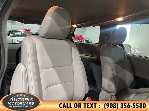 Used 2019 Toyota Sienna XLE image 23
