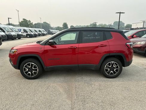 Used 2025 Jeep Compass Trailhawk AWD/4WD image 7
