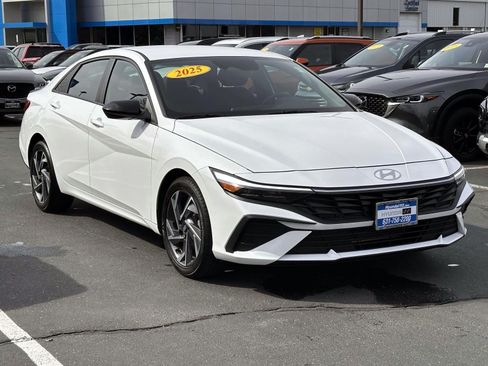 Used 2025 Hyundai Elantra Sport FWD image 5