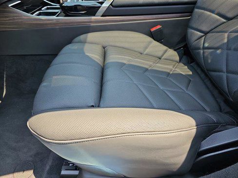 New 2025 BMW i7 xDrive60 image 29