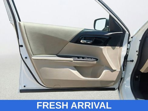Used 2017 Honda Accord LX image 17