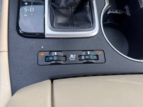 Used 2014 Toyota Highlander Limited FWD image 38