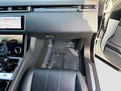 Used 2019 Land Rover Range Rover Velar R-Dynamic SE AWD/4WD image 17