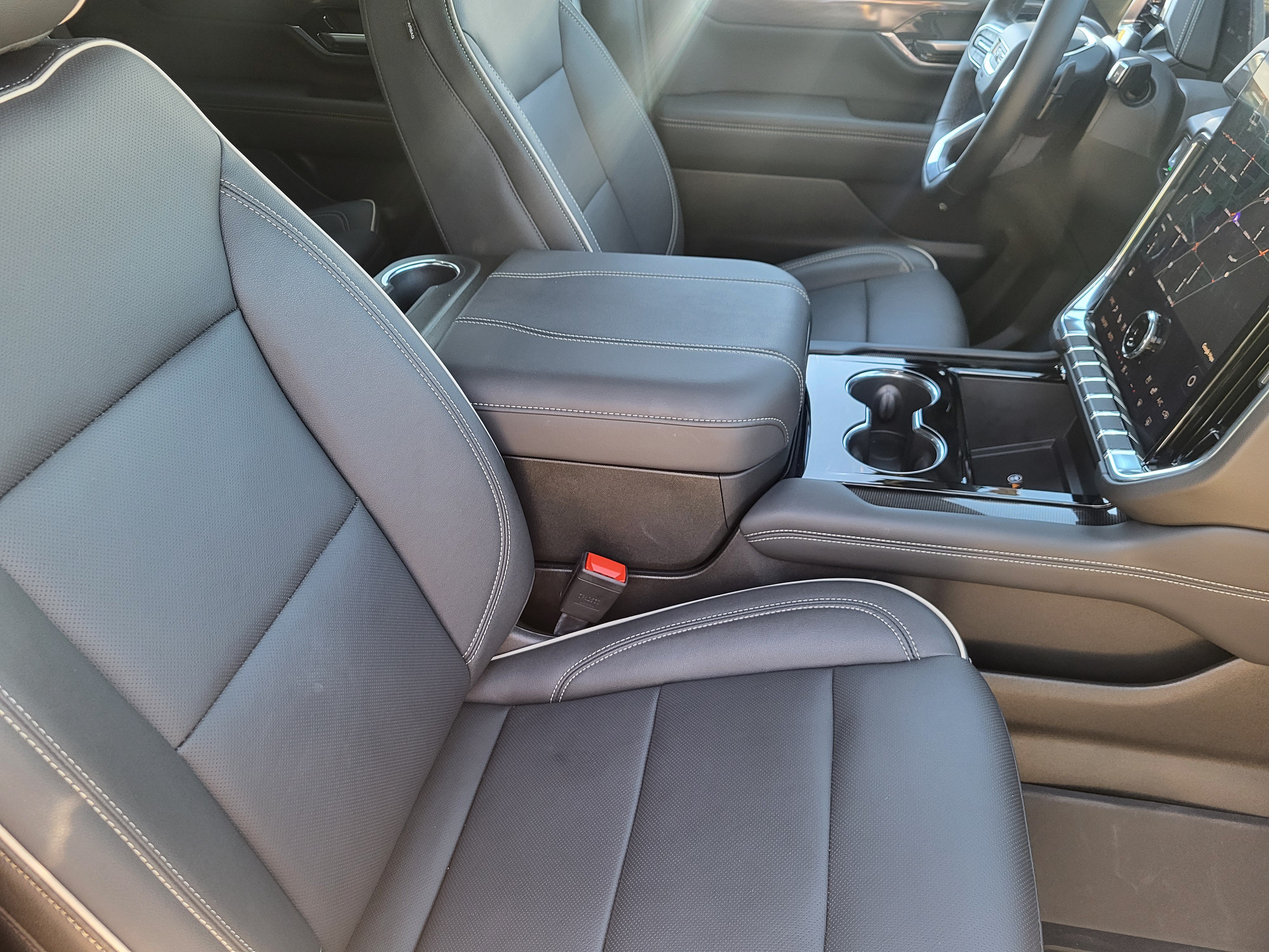 Used 2026 GMC Yukon Elevation w/ Elevation Premium Package AWD/4WD image 15