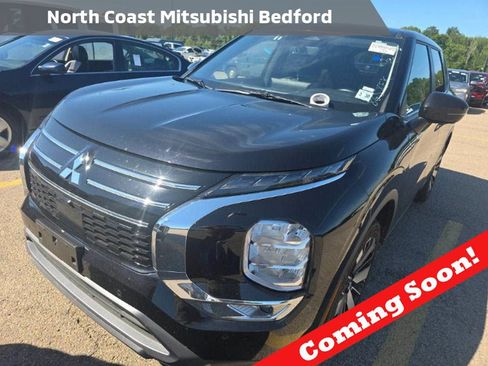 Used 2025 Mitsubishi Outlander SE AWD/4WD image 1