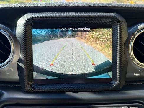 Used 2022 Jeep Wrangler Unlimited Sahara w/ Cold Weather Group image 26