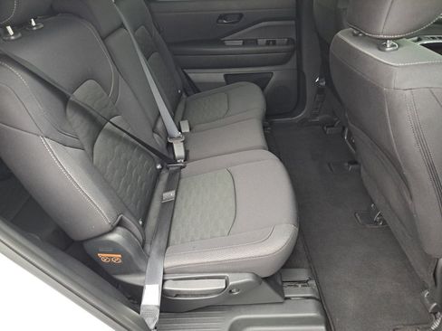 Used 2025 Nissan Pathfinder SV FWD image 18