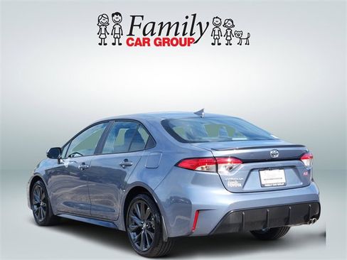 Certified 2025 Toyota Corolla SE image 3