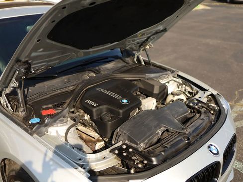 Used 2018 BMW 320i xDrive 320i xDrive Sedan 4D w/ Convenience Package image 43