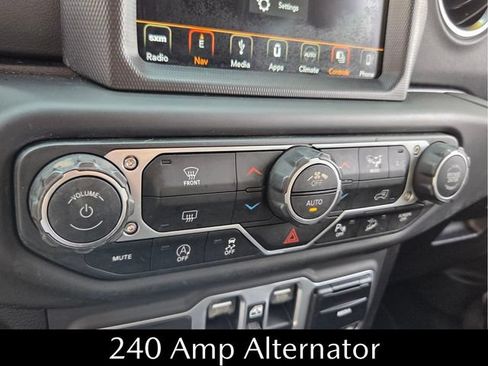 Used 2018 Jeep Wrangler Unlimited Sahara AWD/4WD image 25