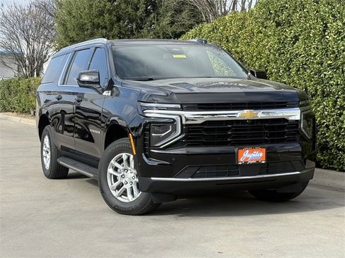 New 2026 Chevrolet Suburban LS image 2